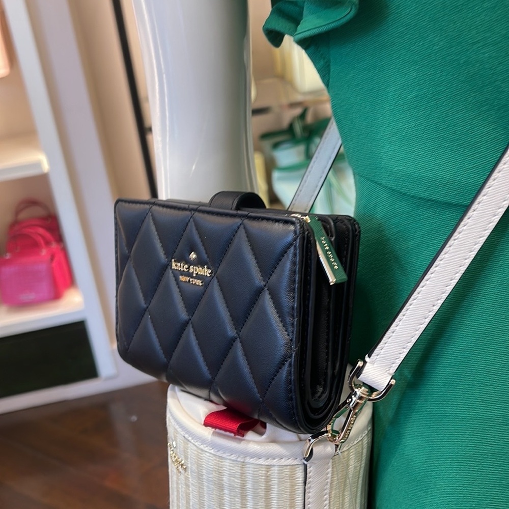 Kate Spade Carey Medium Compartment Bifold Wallet
COLOR: Black
NWT - Picture 1 of 16
